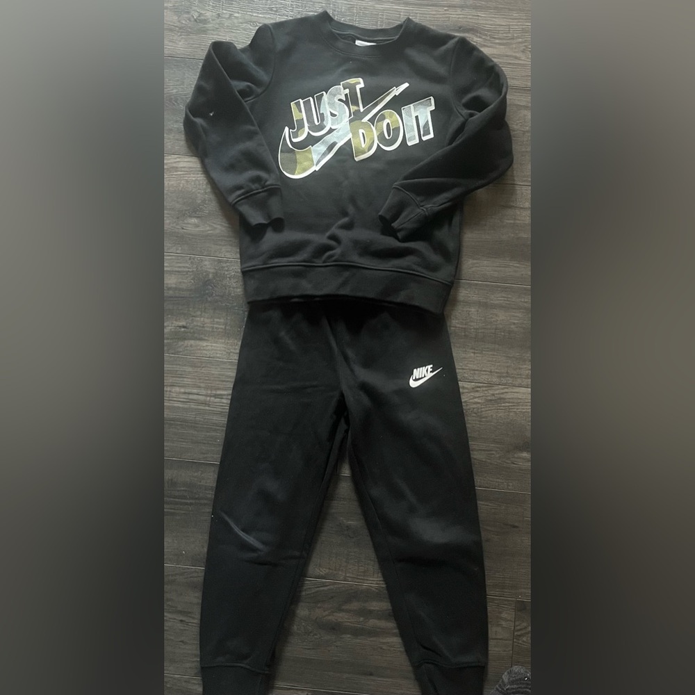 Nike Black Crewneck Sweatshirt with Green & White 'Just Do It' Graphic 5-6 years